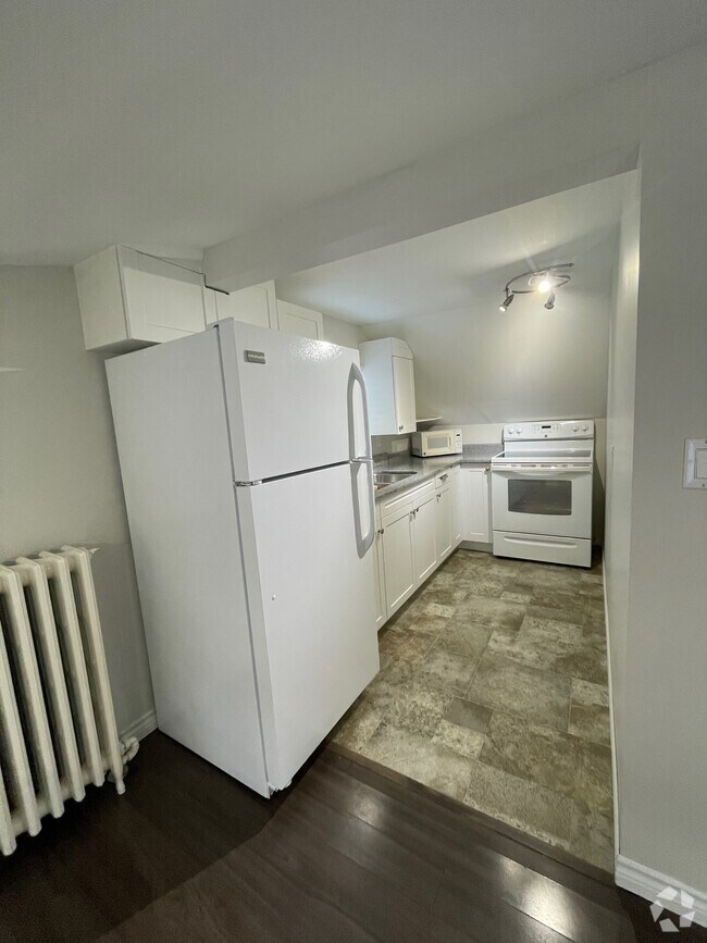 Apartments, Condos and Houses under C900 in Timmins, ON 2 Rentals