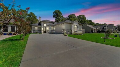 Building Photo - 73 Wyndemere Dr