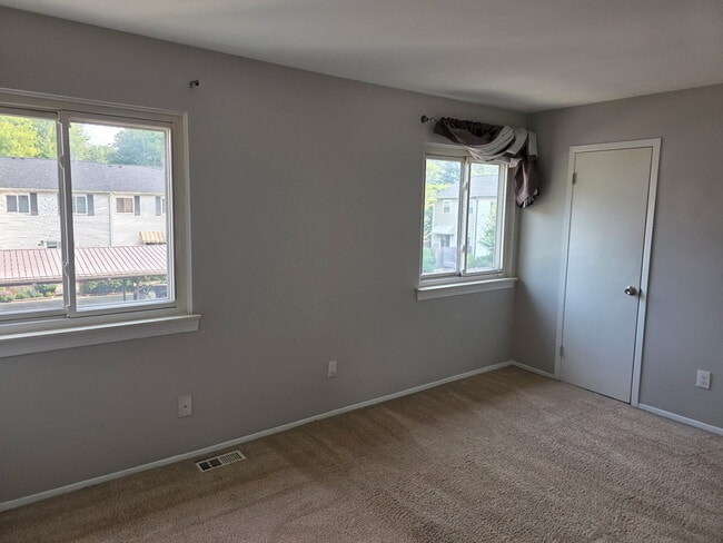 Building Photo - 3274 Alpine Dr