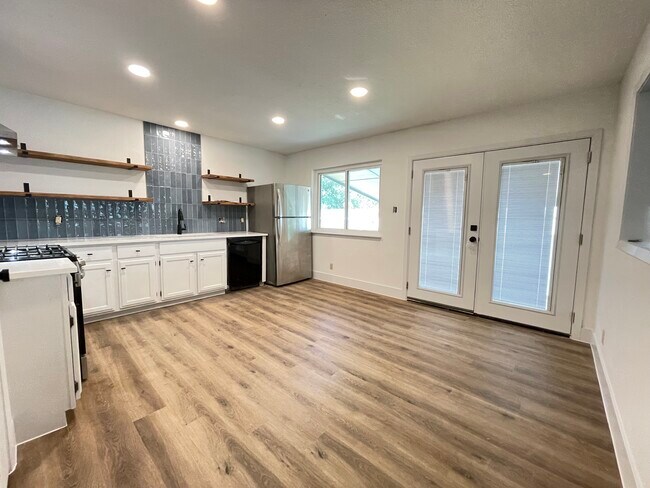 Foto del edificio - 4808 Wind River Rd