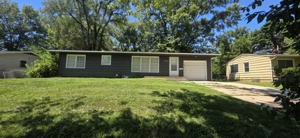 Building Photo - 10002 Belmont Ave