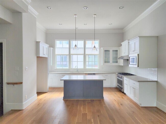 Foto del edificio - 3316 Timbergrove Heights St.