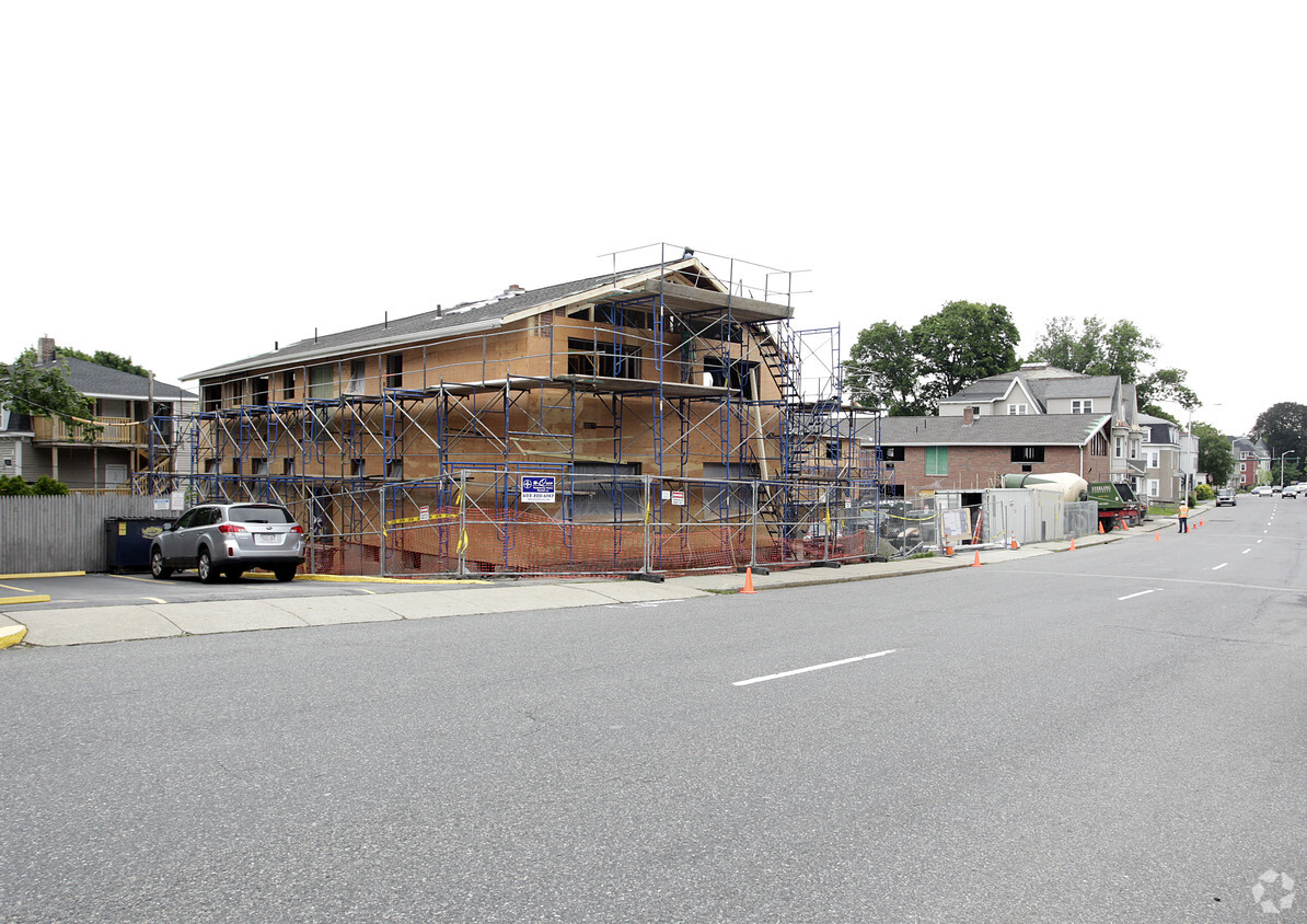 Primary Photo - Lancaster Apartments