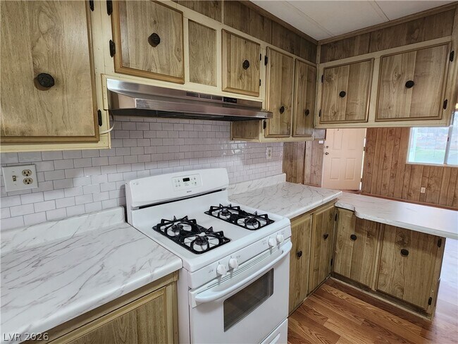 Foto del edificio - 1111 Hardy Ln