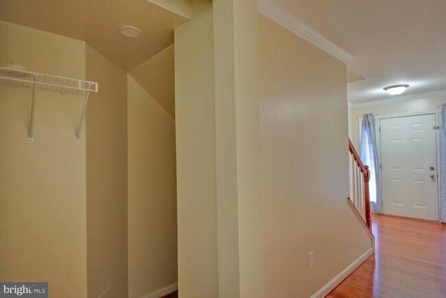 Foto del edificio - 536 Van Dyke Cir