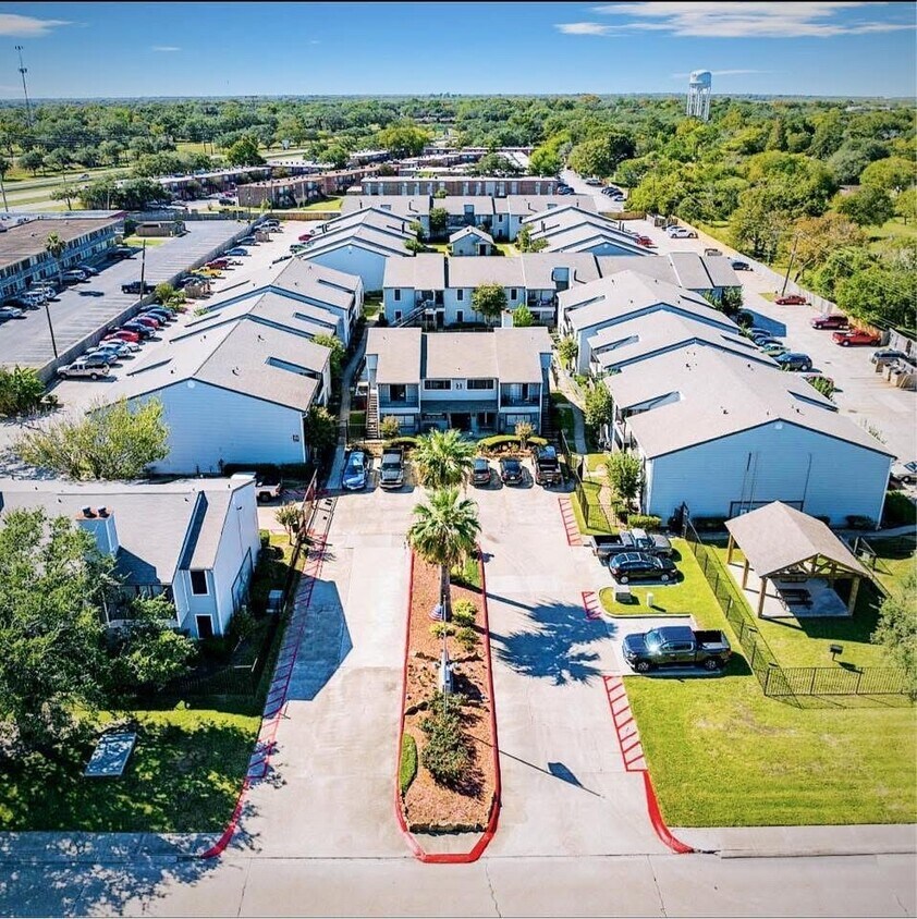 Foto principal - 420 Garland Dr