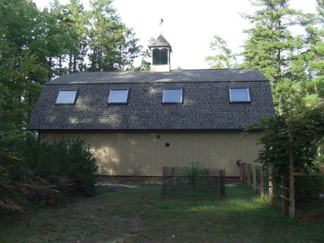 Building Photo - 186 Marston Ave
