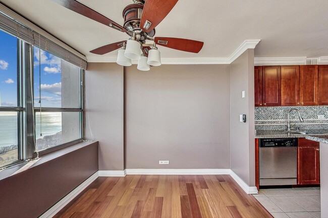 Foto del edificio - 655 W Irving Park Rd