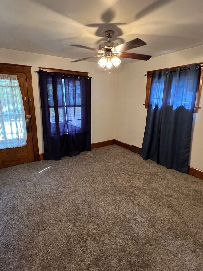 Building Photo - YO UPPER SOUTH 2 BED/2 BATH HOME