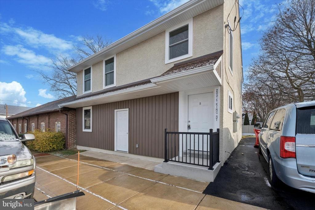 Primary Photo - 202 E King St