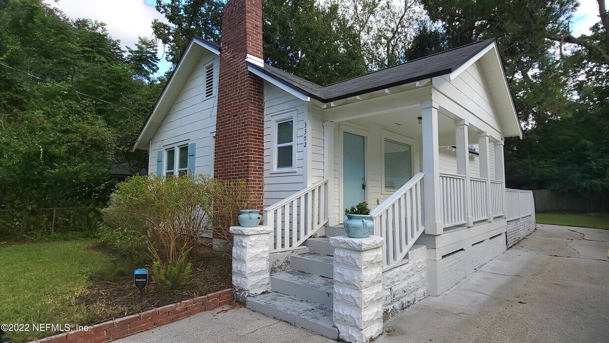 Primary Photo - 3352 Dellwood Ave