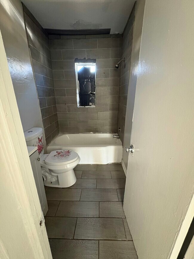 Foto del edificio - 5731 Court M