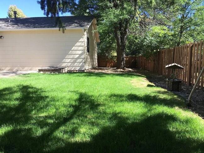 Foto del edificio - 862 Charter Oak Ct