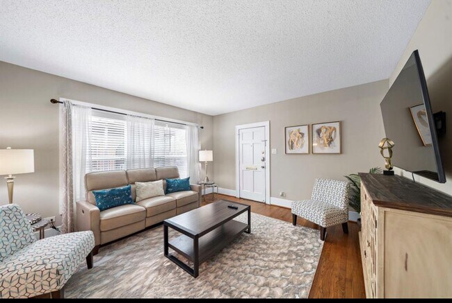 Foto del edificio - 1629 Castle Ct