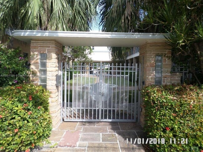 Foto del edificio - 2131 Calais Dr