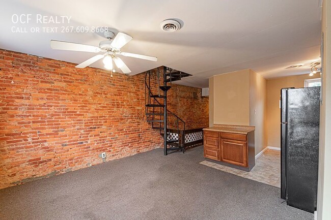 Building Photo - Bi-Level 3 Bed Apartment w/ Exposed Brick ...