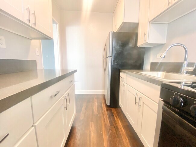 Foto del edificio - 5557 Carlton Way