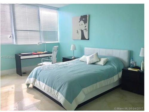 Foto del edificio - 7929 N West Bay Shore Dr