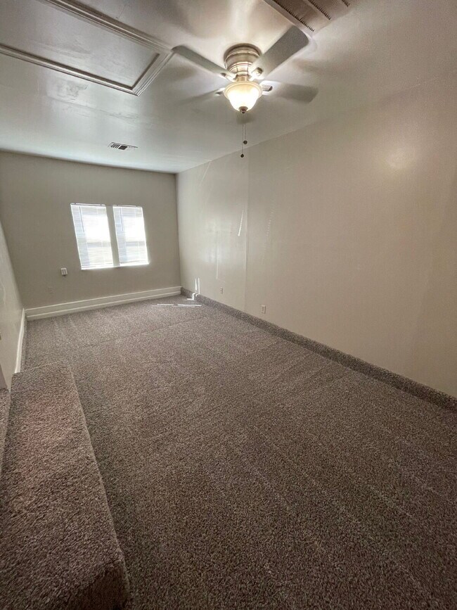 Foto del edificio - Beautiful House Located Within Minutes Of Junior High & High School!