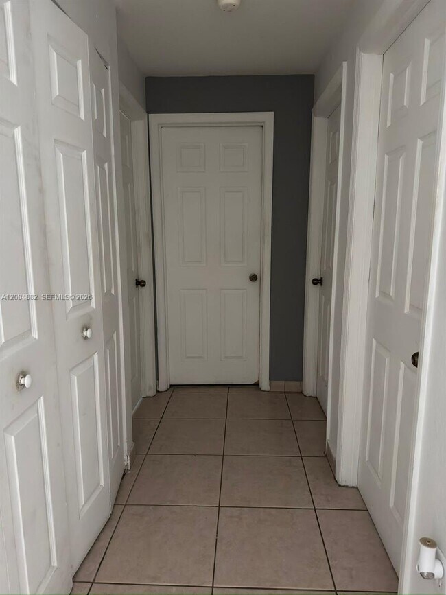 Foto del edificio - 6962 NW 179th St