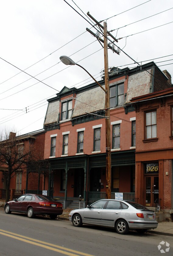 Building Photo - 928-930 Western Ave