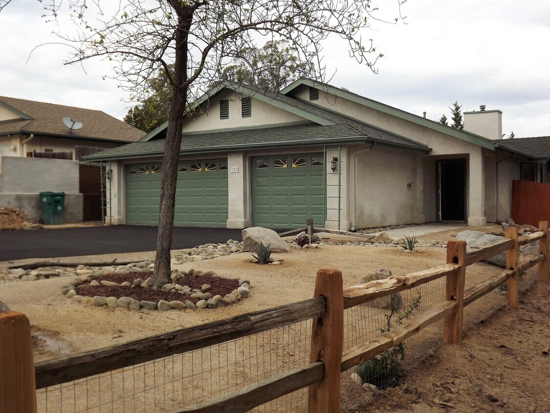 Primary Photo - 3 + 2, 3-car Garage in Nipomo
