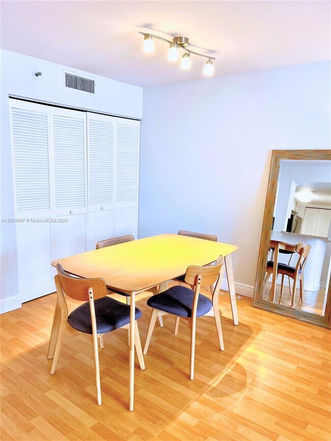 Foto del edificio - 770 Claughton Island Dr