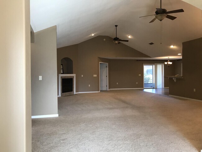 Building Photo - 406 Serene Ct