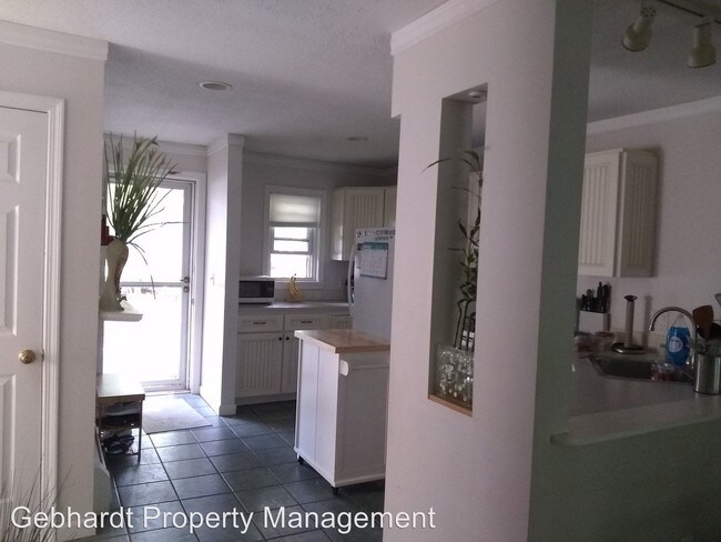 Building Photo - 3 br, 1.5 bath House - 16 Hillcrest West