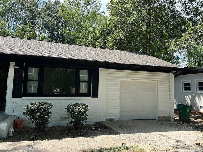 Building Photo - 1415 Vancouver Dr