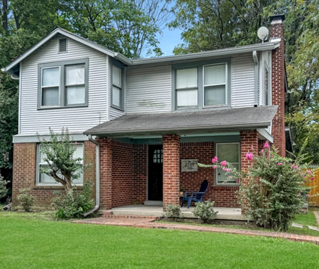 3 bedroom, 2 bathroom house in Cooper Young Historic District - 3 bedroom, 2 bathroom house in Cooper Young Historic District