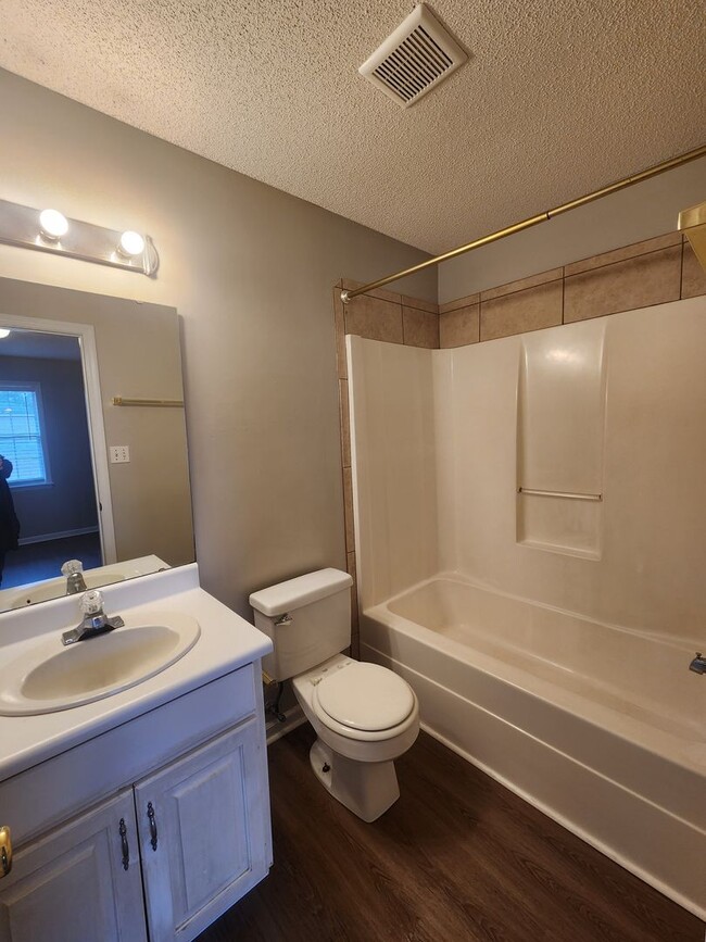 Foto del edificio - 6000 Susan Cir