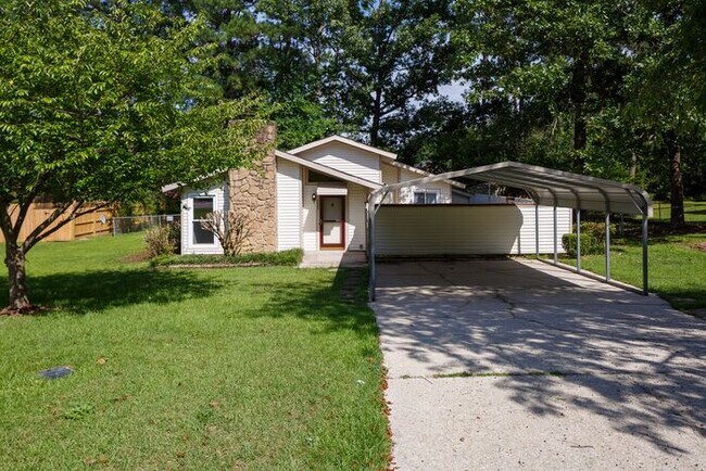 Building Photo - Single Family Home Ready for Move-In