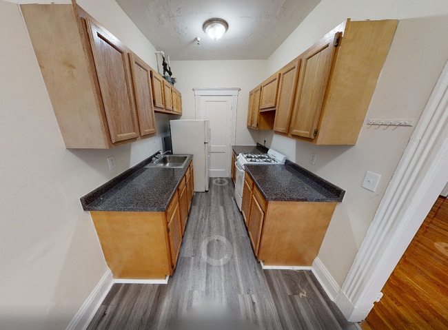 Building Photo - 425 Park Dr