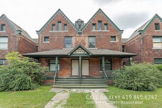 Building Photo - 517 W Delaware Ave
