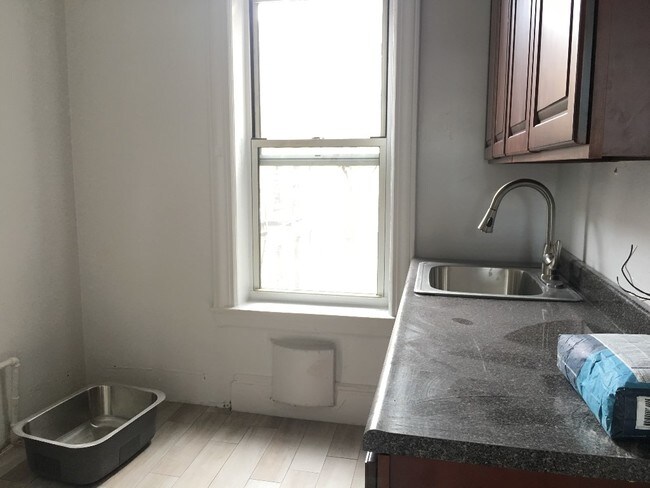 Building Photo - 217 E 16th St