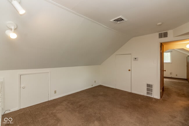 Building Photo - 811 Riverside Dr
