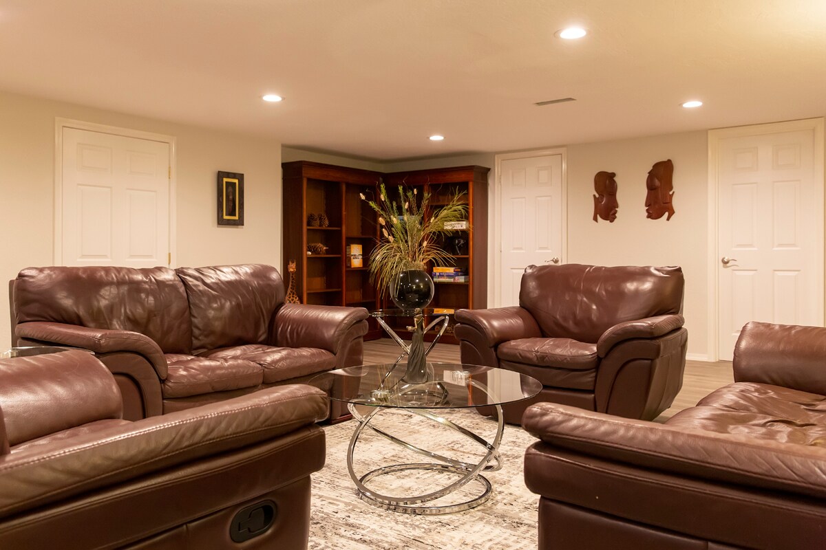 Living room - 4771 Hillcrest Rd