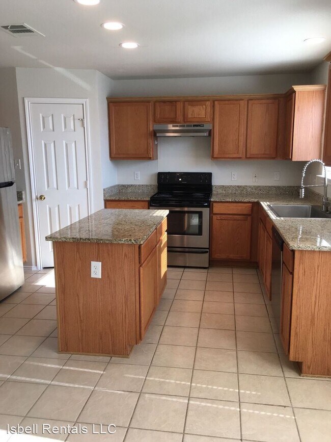 Building Photo - 3 br, 2.5 bath House - 4904 Donegal Bay Court