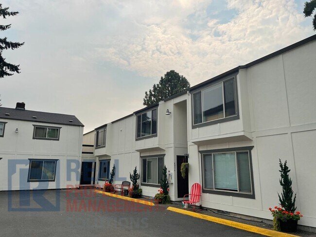 Building Photo - 4040 SE Holgate Blvd