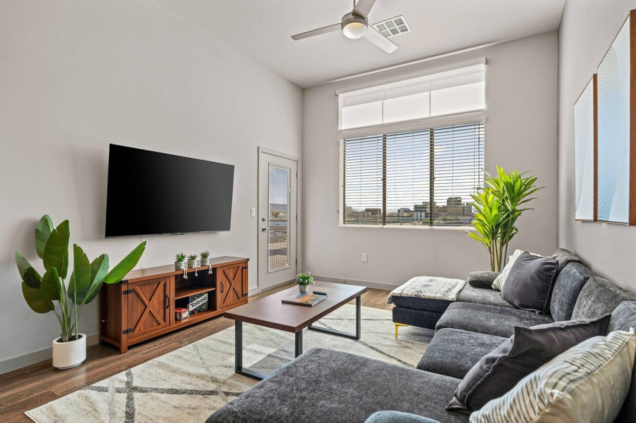 Foto principal - 711 W Broadway Rd