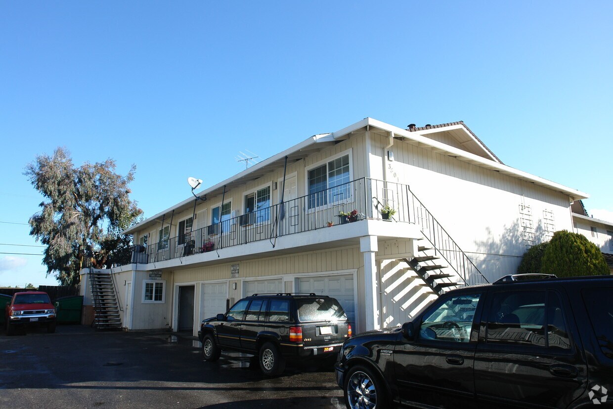 Primary Photo - 3801 Underwood Dr