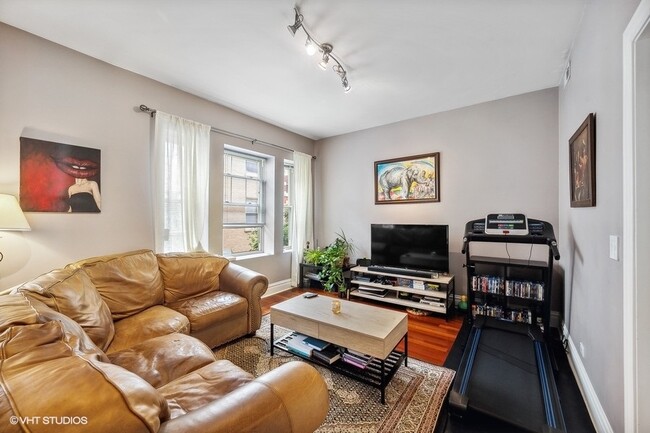 Foto del edificio - 5338 N Winthrop Ave