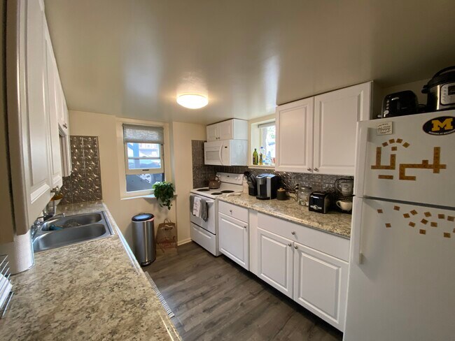 Foto del edificio - 910 S State St