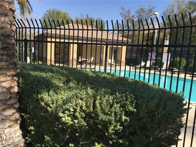 Building Photo - 6868 Sky Pointe Dr