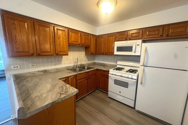 Building Photo - 4512 Grove Ave
