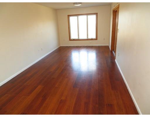 Building Photo - 4 Duck Pond Rd