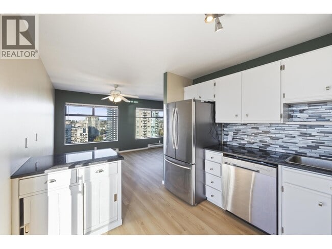 Building Photo - 615 Belmont St