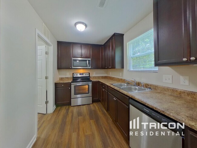 Foto del edificio - 1232 Matheson Ave