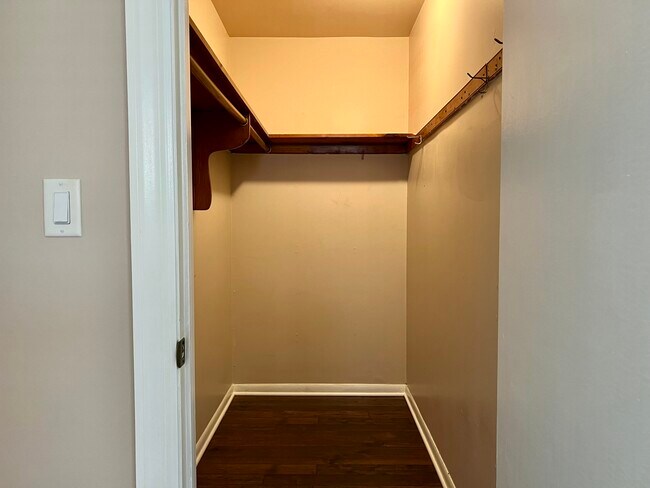 Building Photo - 6842 W 79th St